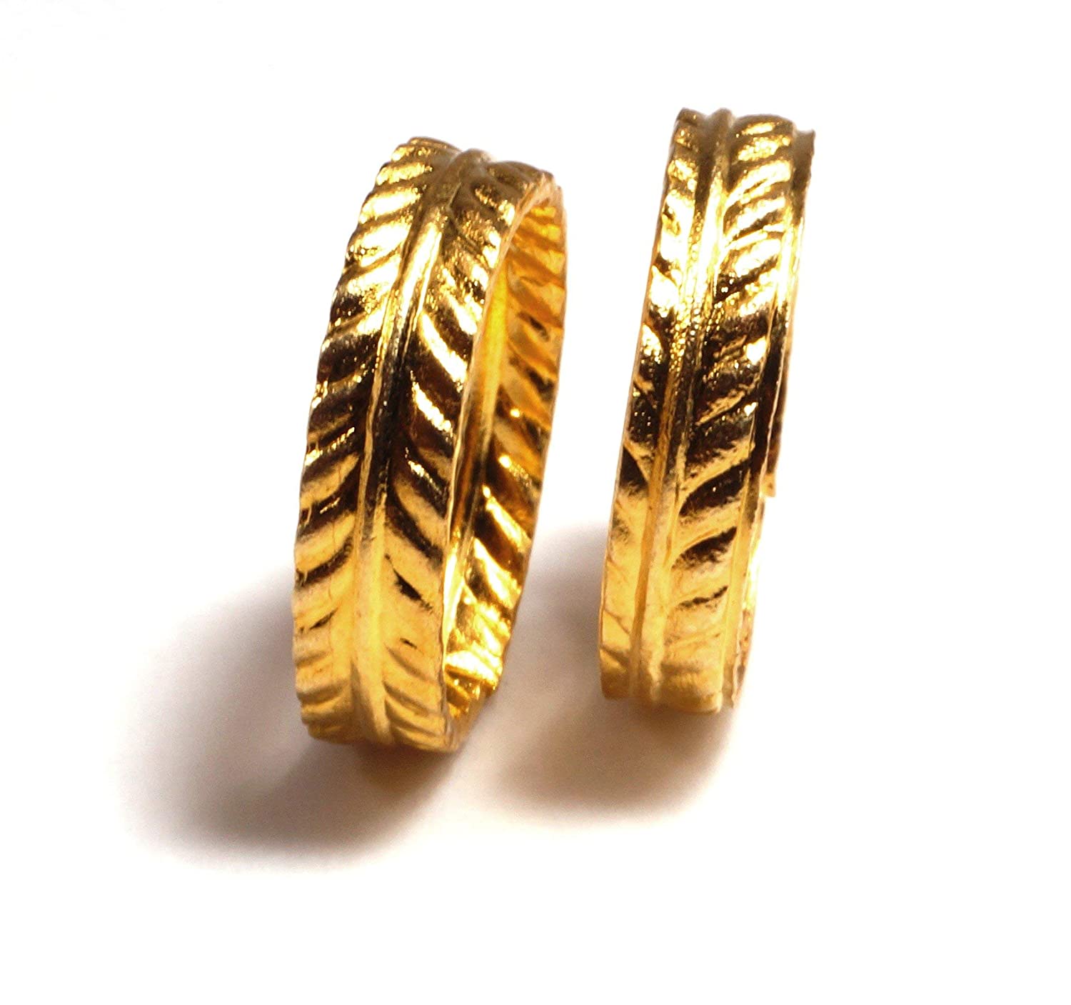 Daily Use Metal Alloy(Panchaloha) Round Strip with Leaf Pattern Toe Ring for Women