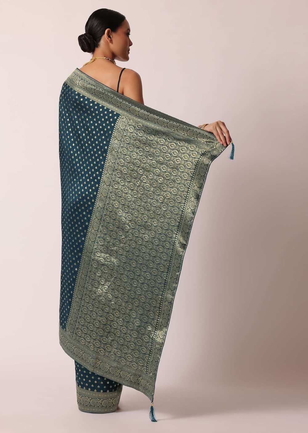 Teal Dola Silk Saree With Woven Zari Pallu And Unstitched Blouse Piece